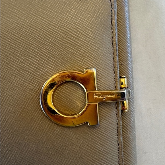SALVATORE FERRAGAMO camel 🐫 colored Bifold Wallet with Gold clasp EUC - Picture 2 of 10